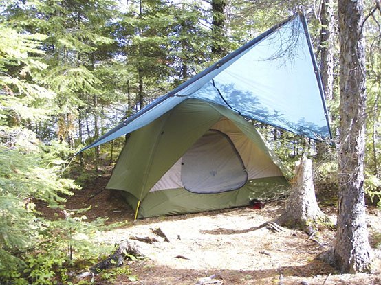 21 tips for camping in the rain. Suspended tarp above a tent. #tentsntrees