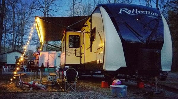 Use solar string lights with your RV. #TentsnTrees
