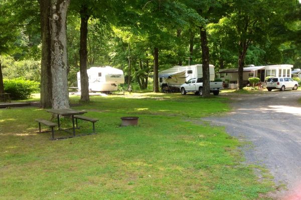 Branch Brook Campground - Thomaston Camping in Connecticut