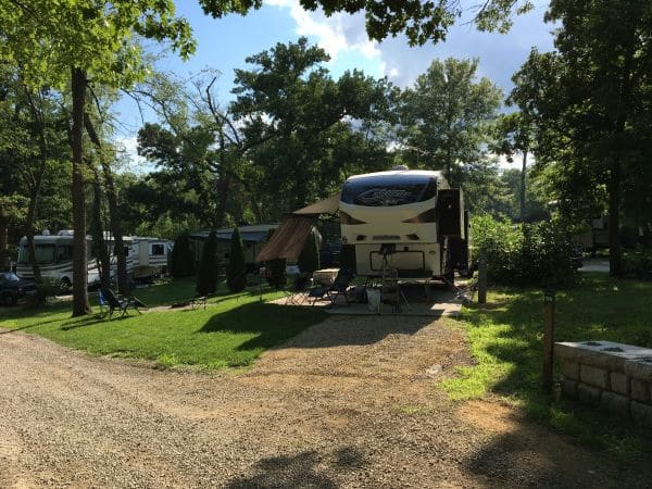 Timber Lake Resort - Mount Carroll-Camping in Illinois